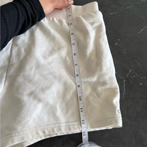 ALO Yoga Cream Shorts Soft Cotton Comfort - Picture 4 of 5